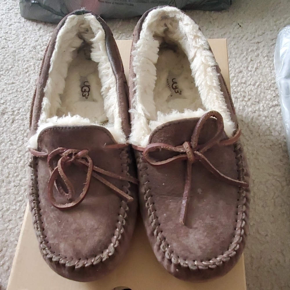 UGG - Picture 3 of 4